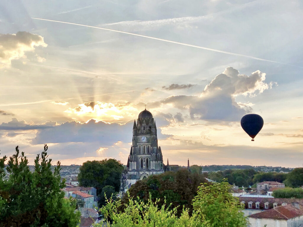 Envol Montgolière - Ballon Le Bonheur c'est si Saintes