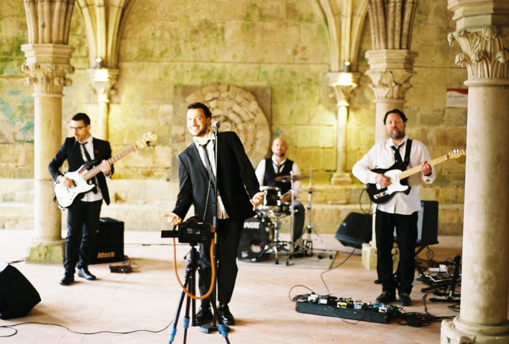 AYM Figure it Out Abbaye de Fontdouce