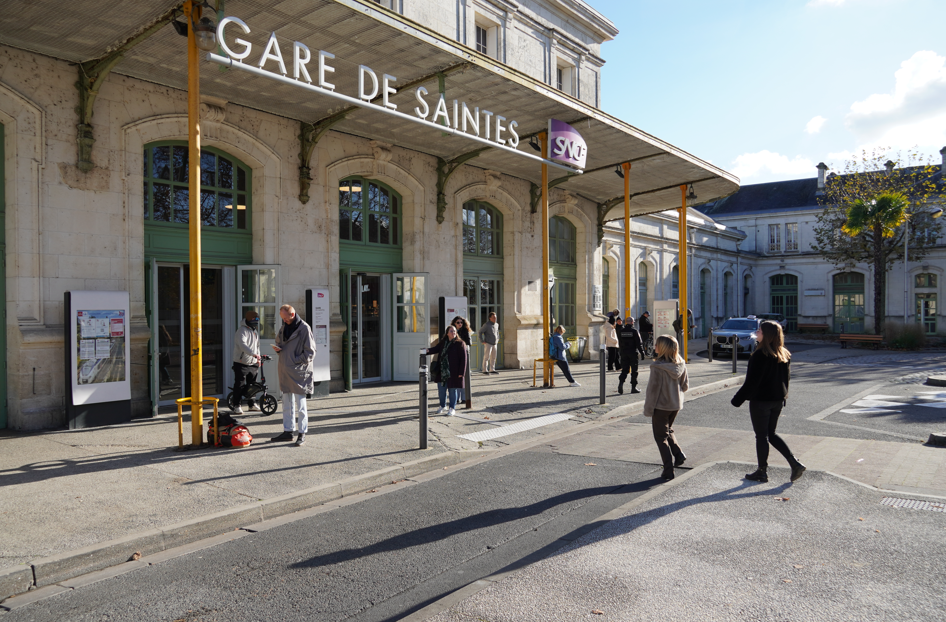 Gare_de_Saintes_Decembre_2026